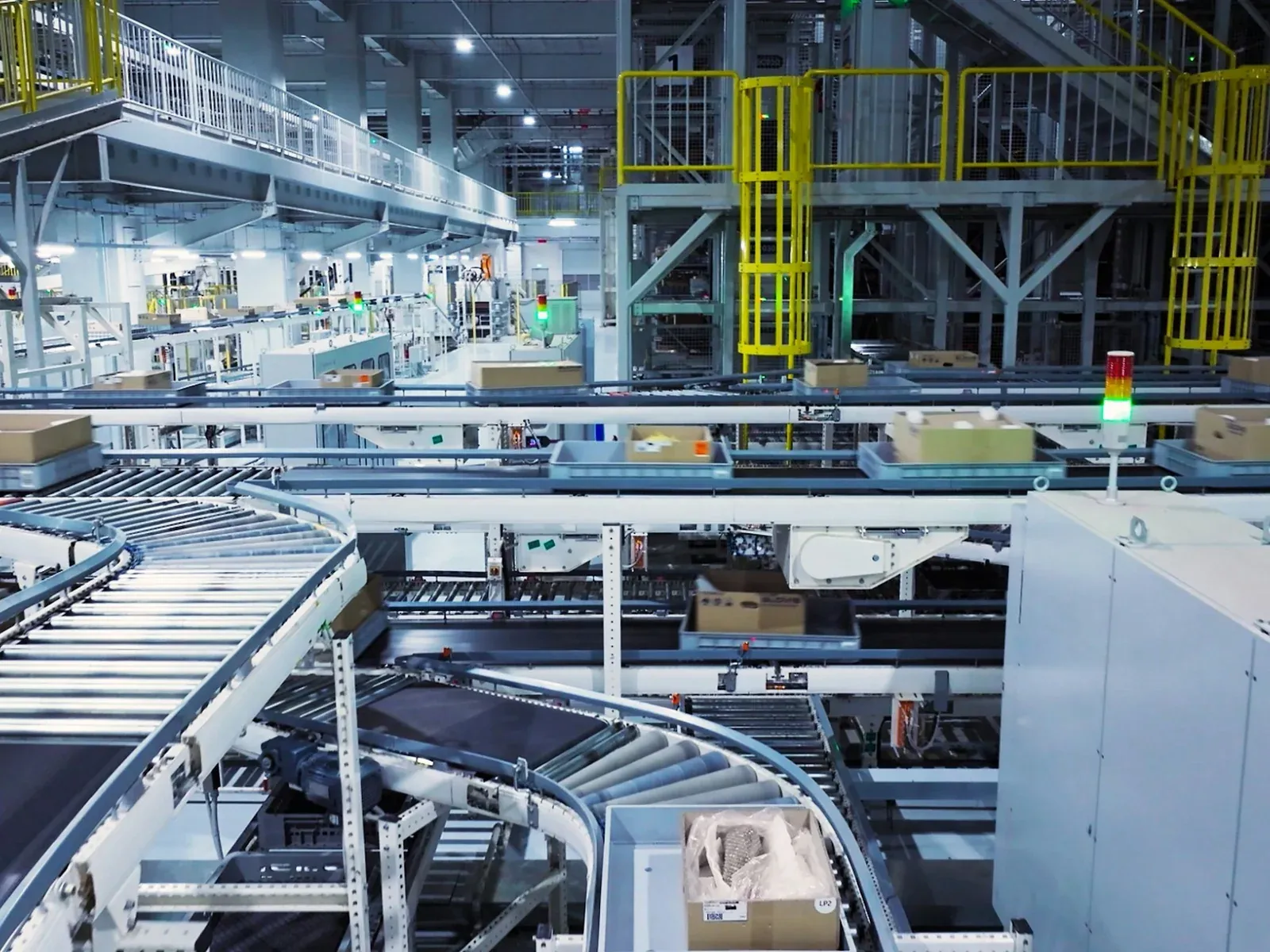 Brown parcels of mixed sizes moving along a roller conveyor in a parcel sorting center