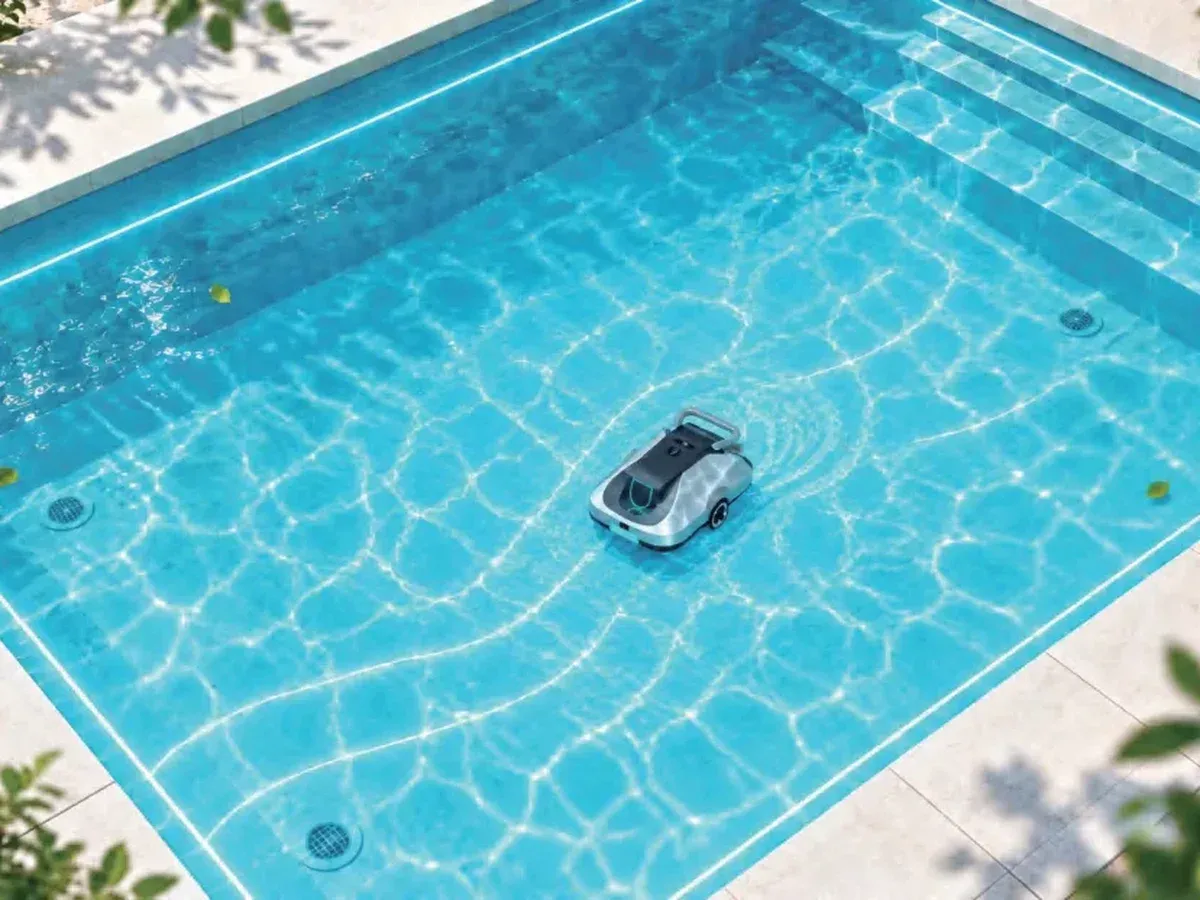 Aspirazione da 30 GPM contro lo sporco · Robot pulitore per piscina C1