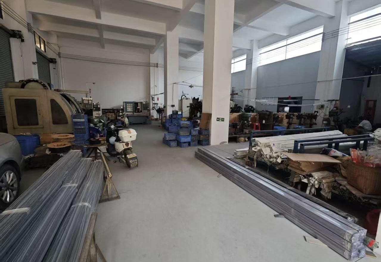 about-intro-workshop-hall