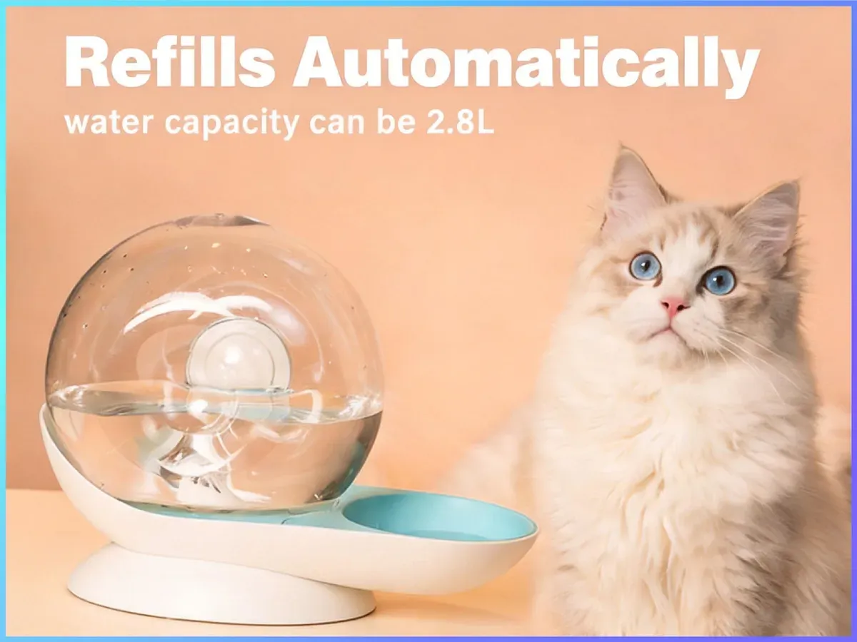 Automatic pet water fountain with 2.8L capacity and cat