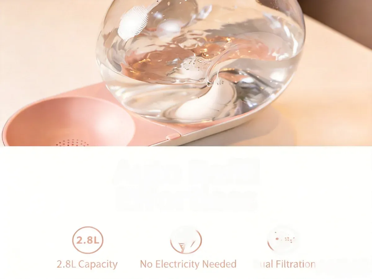 Pet water fountain closeup with 2.8L capacity