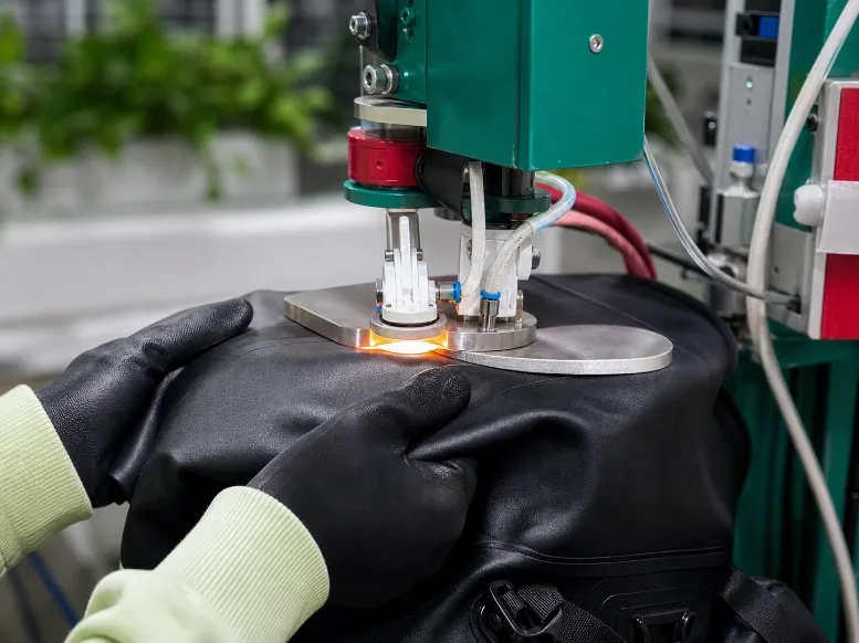 high-frequency-welding-waterproof-bag-manufacturing.webp