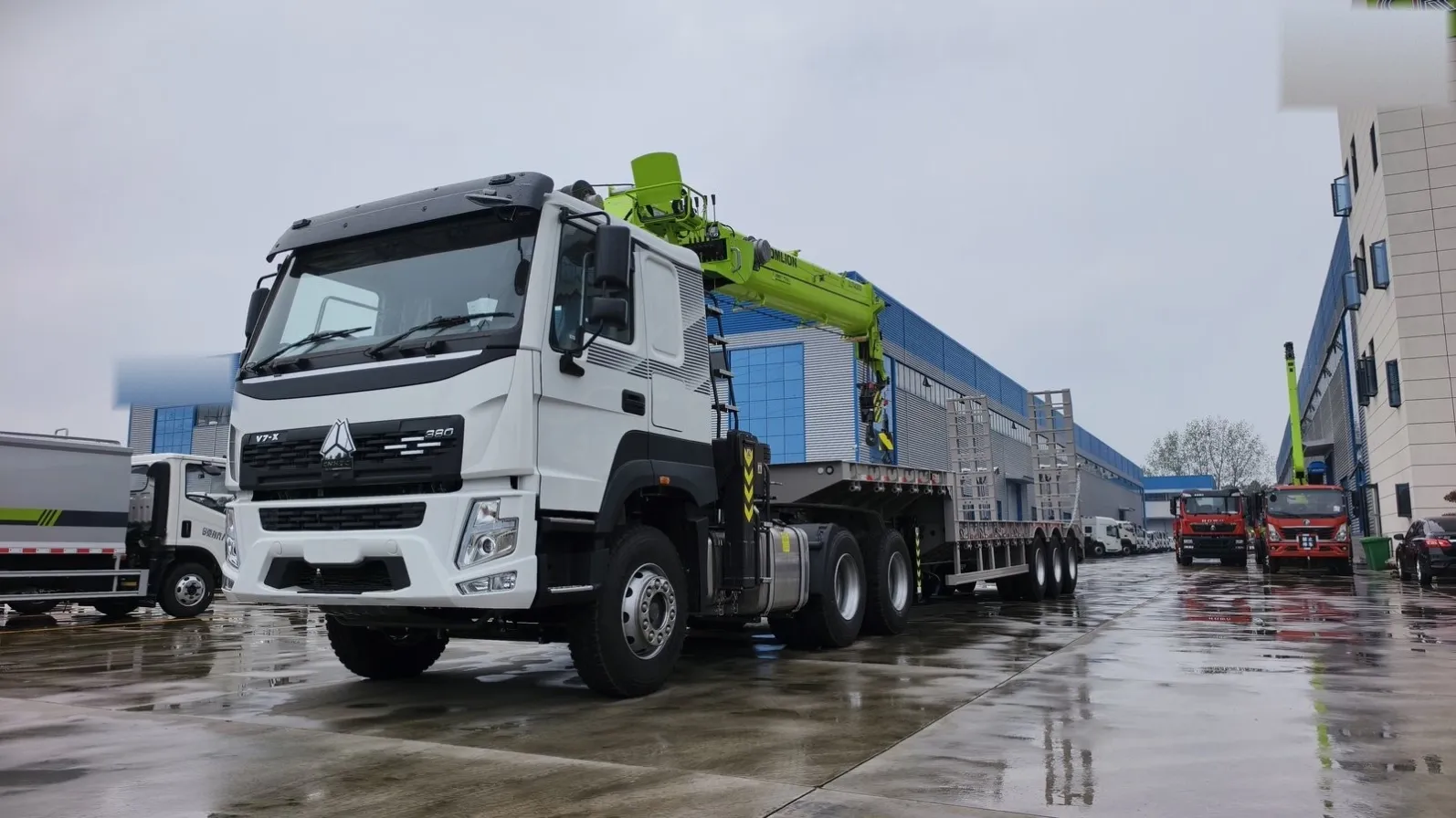 howo-crane-lowbed-02