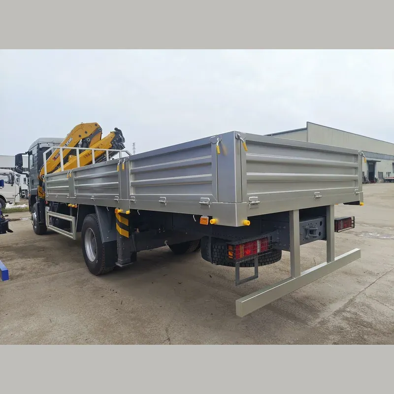 Truck-mounted crane on Howo chassis, 8T — photo 3 of 5
