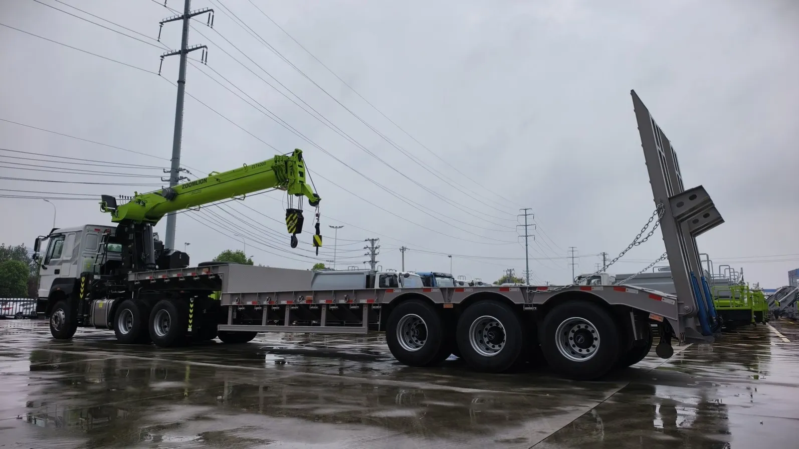 howo-crane-lowbed-05
