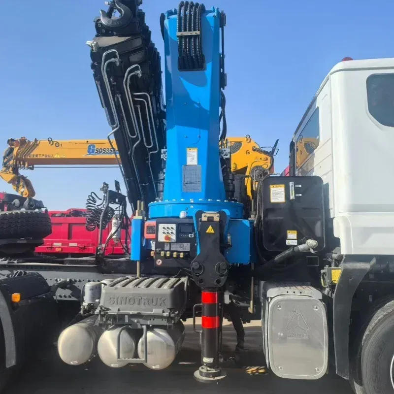 Truck-mounted crane on CLW chassis, 28T — photo 5 of 6