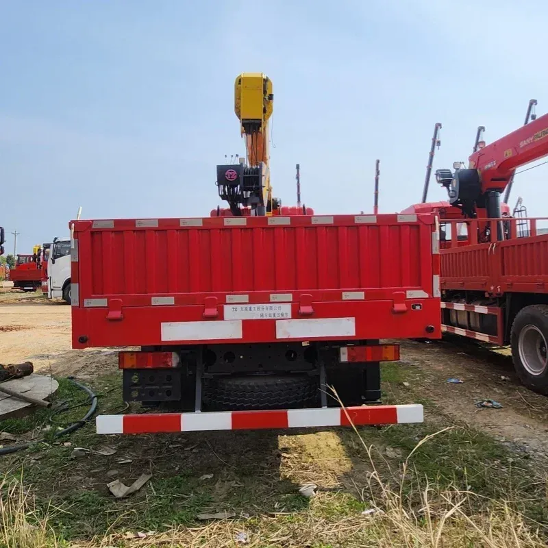 Truck-mounted crane on CLW chassis, 8T — photo 6 of 6