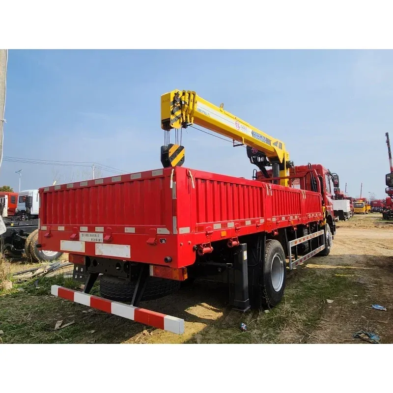 Truck-mounted crane on CLW chassis, 8T — photo 5 of 6