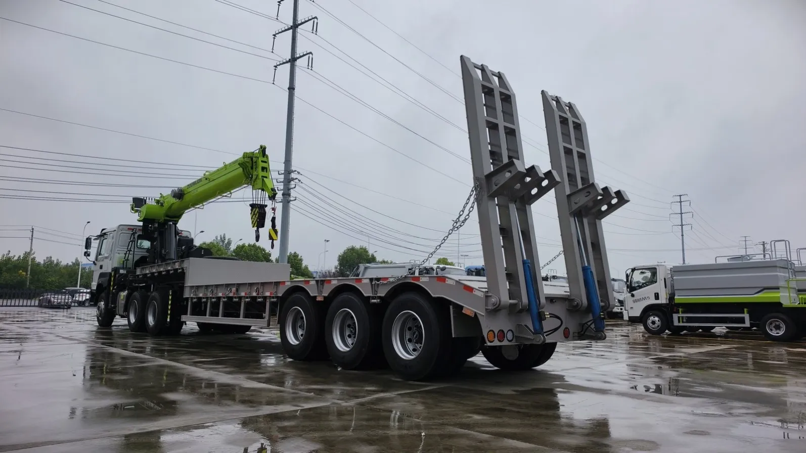howo-crane-lowbed-03