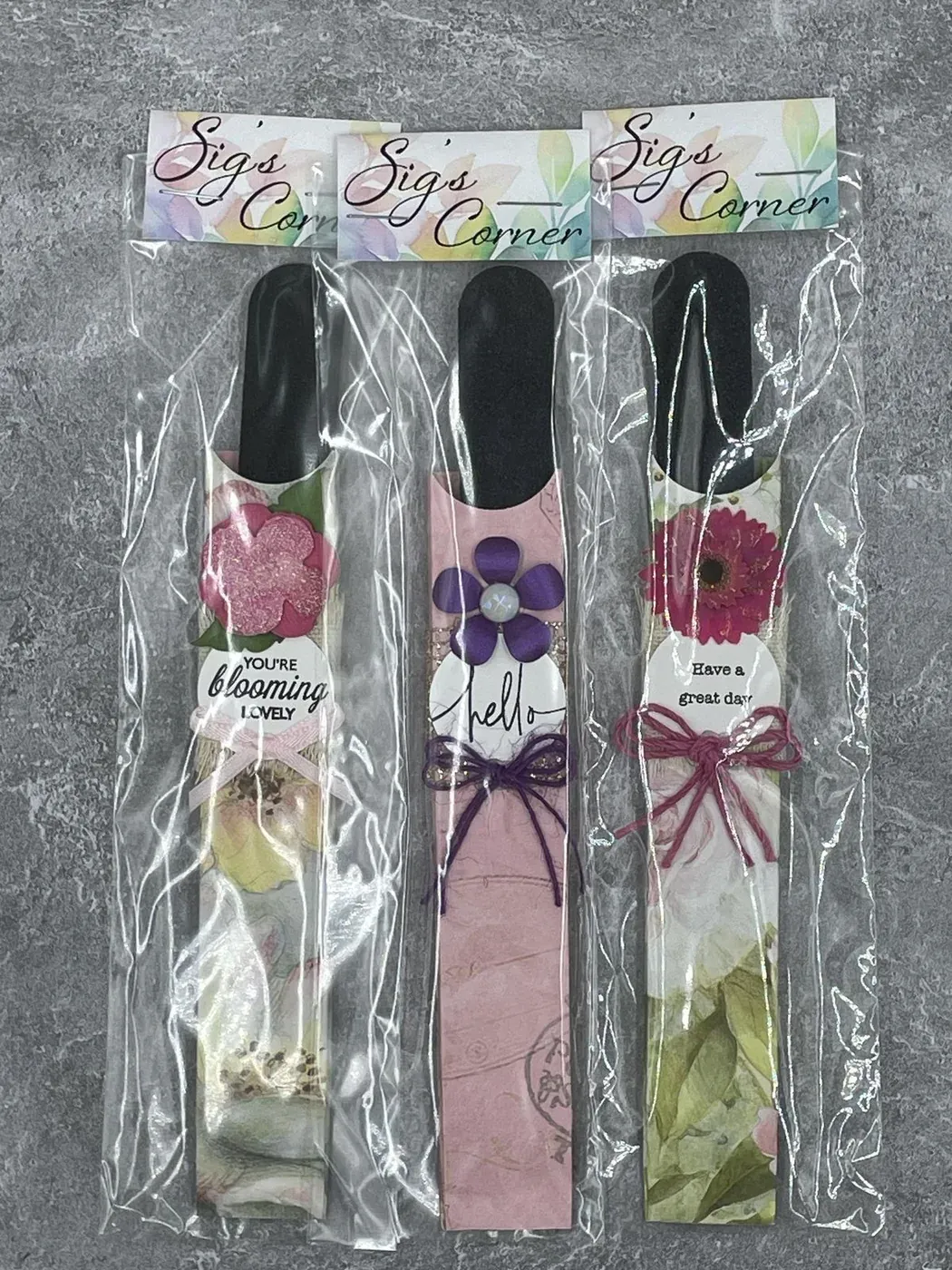 Emery boards in watercolour floral sleeves with flower accents