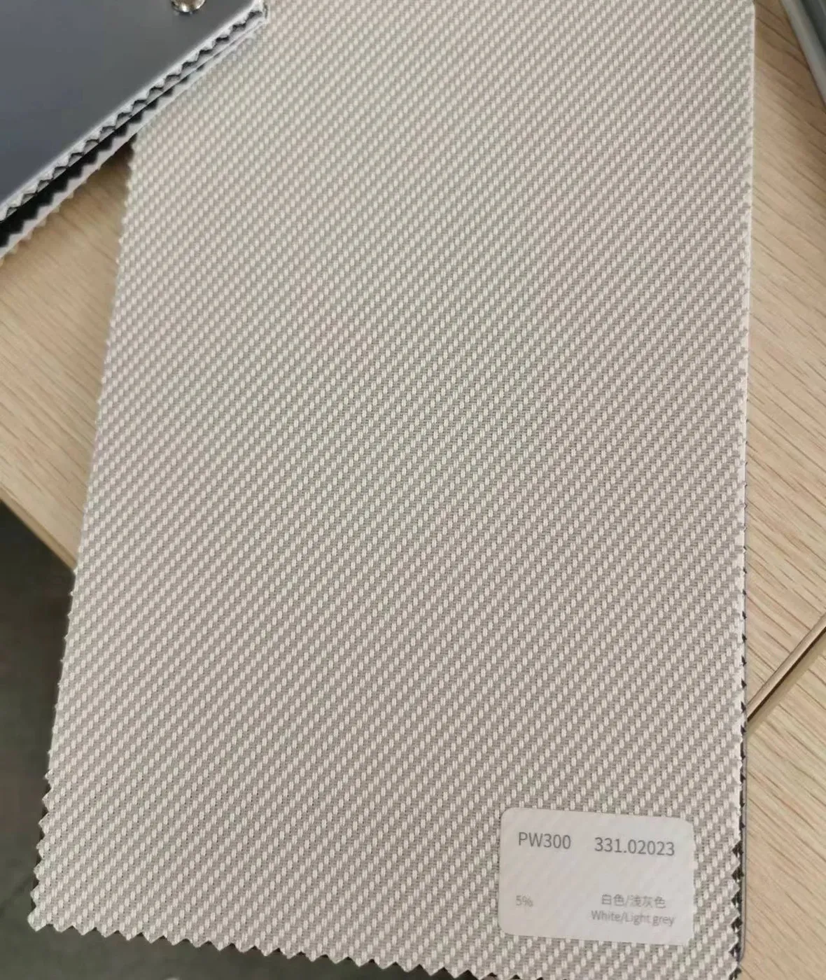 PW300 fibreglass colour swatch 331.02023 white and light grey, a 5% openness screen weave.