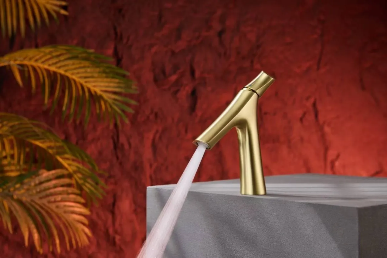 pull out basin faucet gold water flow