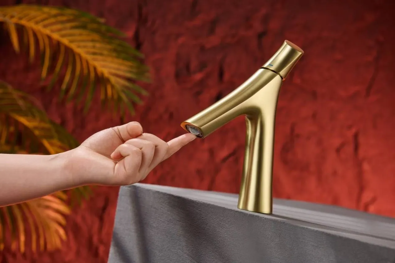pull out basin faucet gold spray head