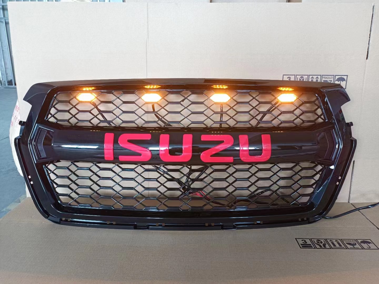 Isuzu D-MAX 2020 Grille (LED)