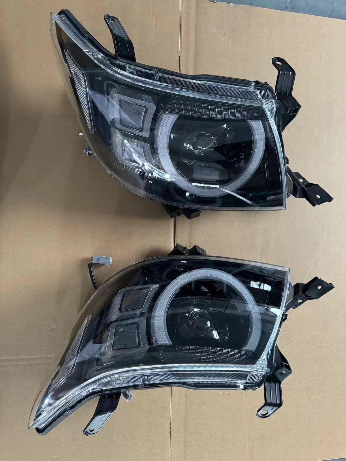 Toyota Hilux Vigo 2012 Headlights
