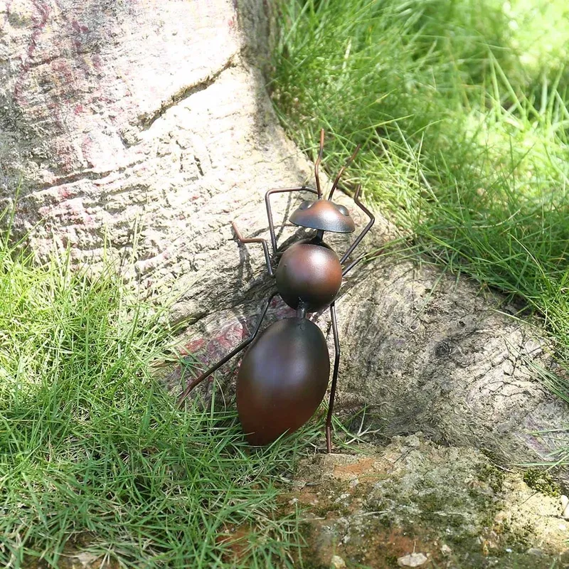 small-metal-ant-garden-sculpture-a314s