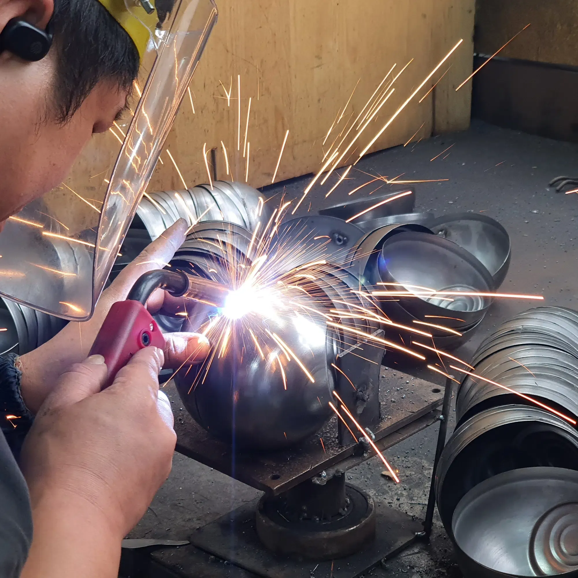 china-metal-wall-art-supplier-welding-07