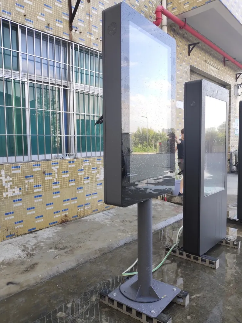 outdoor-advertising-display-care-power-moisture-impact-01