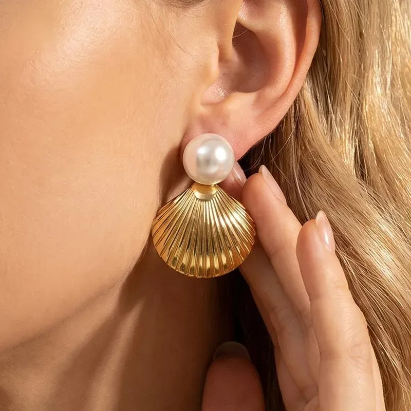 Ivanda Shell & Pearl Stud Earrings PVD 18K Gold Plated Stainless Steel CH1923 - view 02