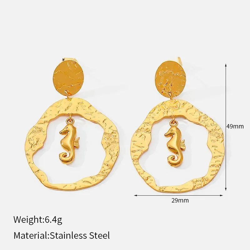 Ivanda Seahorse Hoop Earrings Gold Hammered CH1931 - view 01