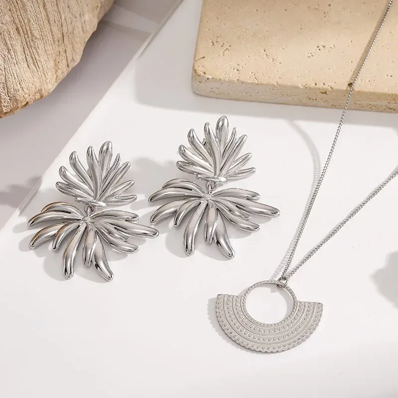 Ivanda Pavé Fan Pendant Necklace Silver CH1930 - view 06