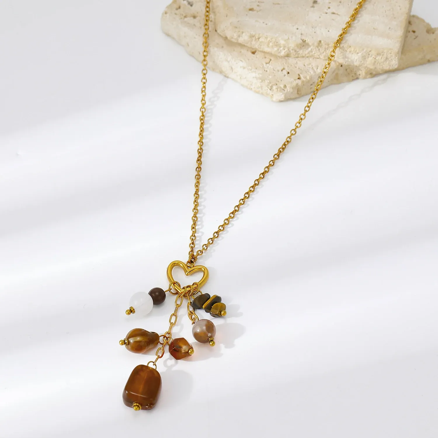 opt-2026-amber-bead-necklace