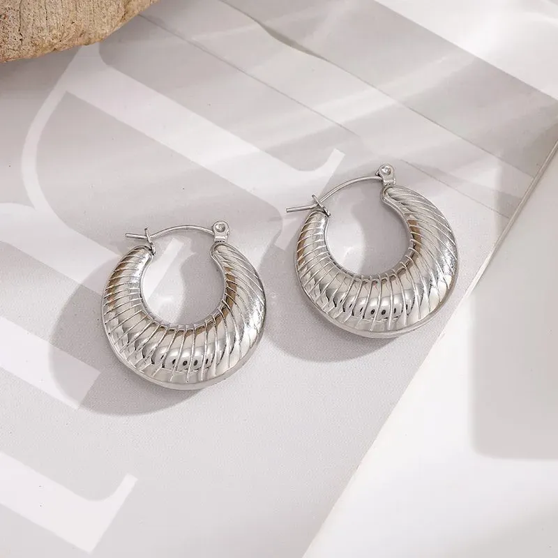Ivanda Chunky Ribbed Hoop Earrings Gold Croissant YWDXS2605-E03 - view 06