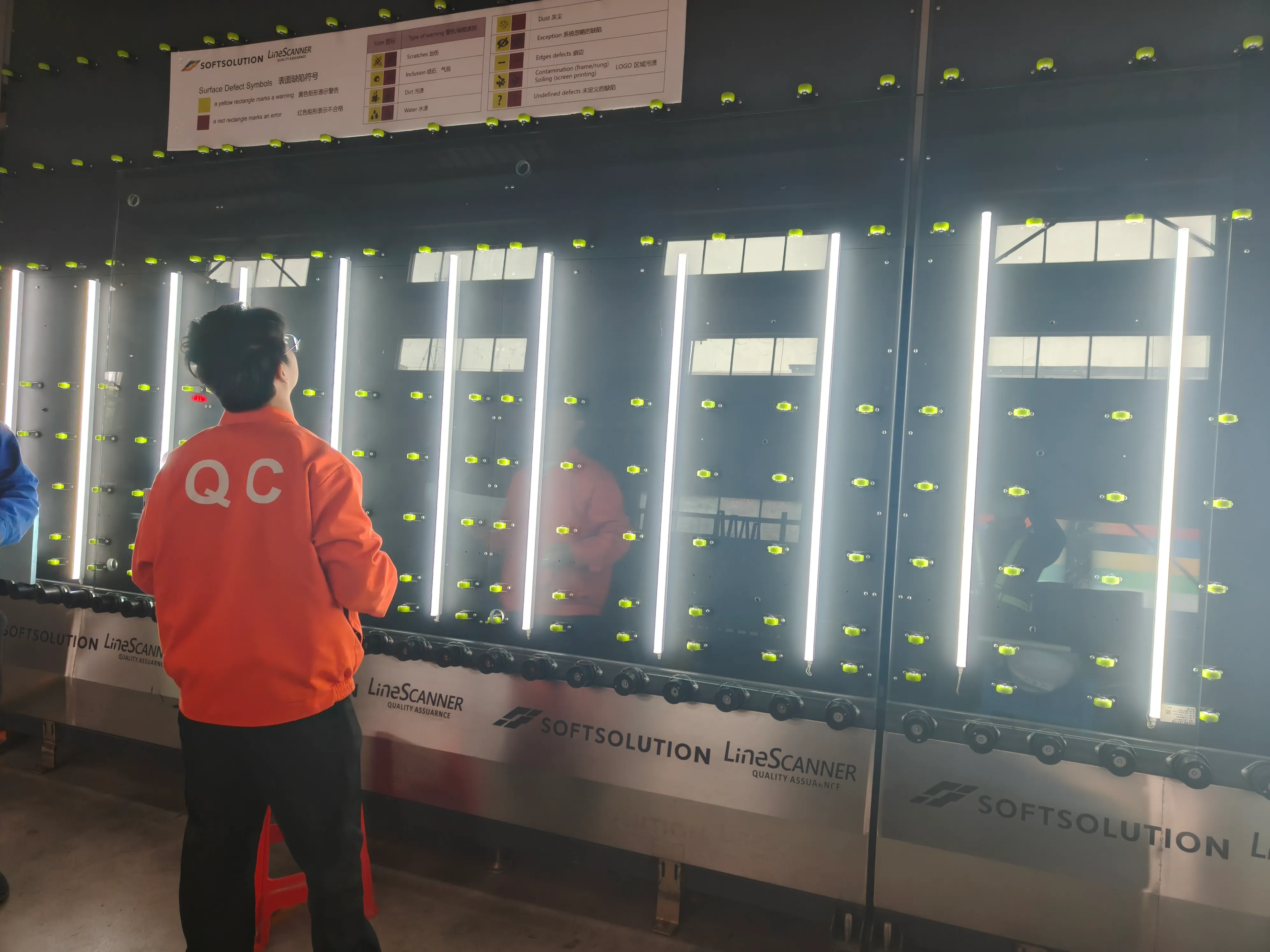 Defect inspection under strong light