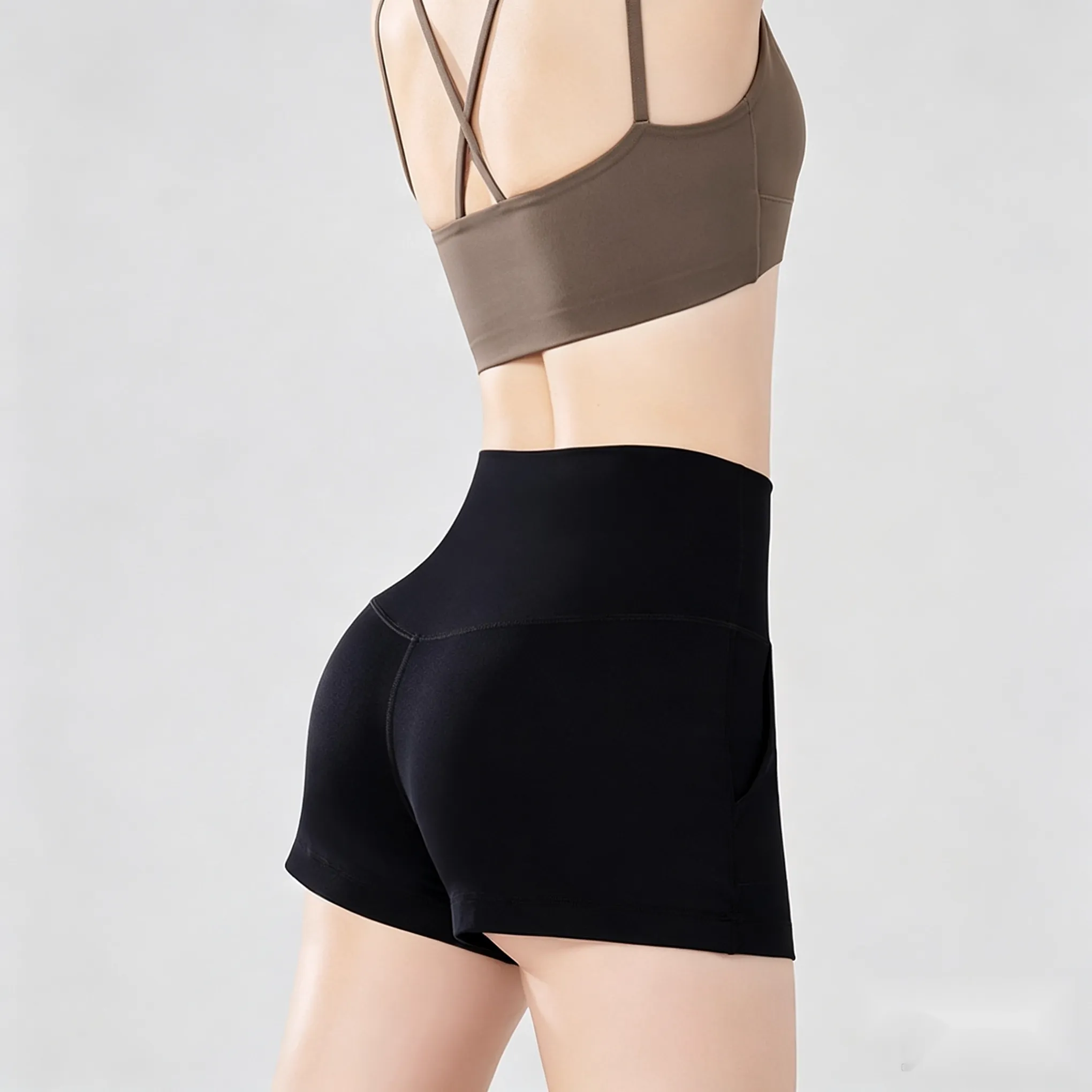 Three-quarter fit of black high-waisted yoga shorts 25041