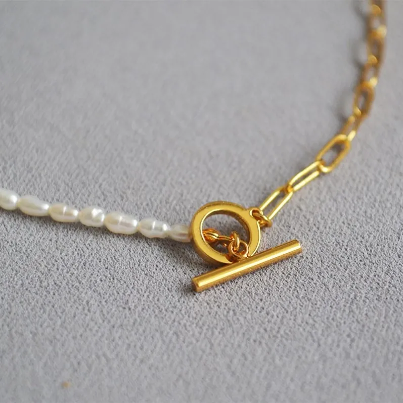 necklaces_pearl_choker_02.webp