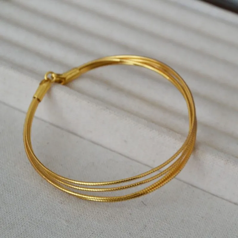 bracelets_snake_chain_02.webp