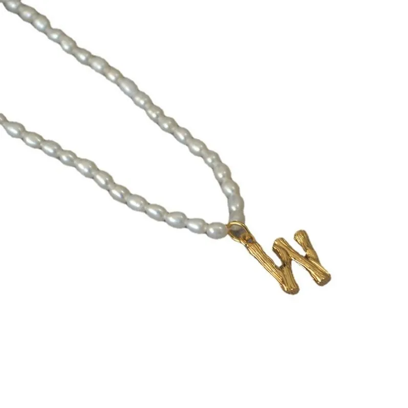 necklaces_pearl_initial_05.webp