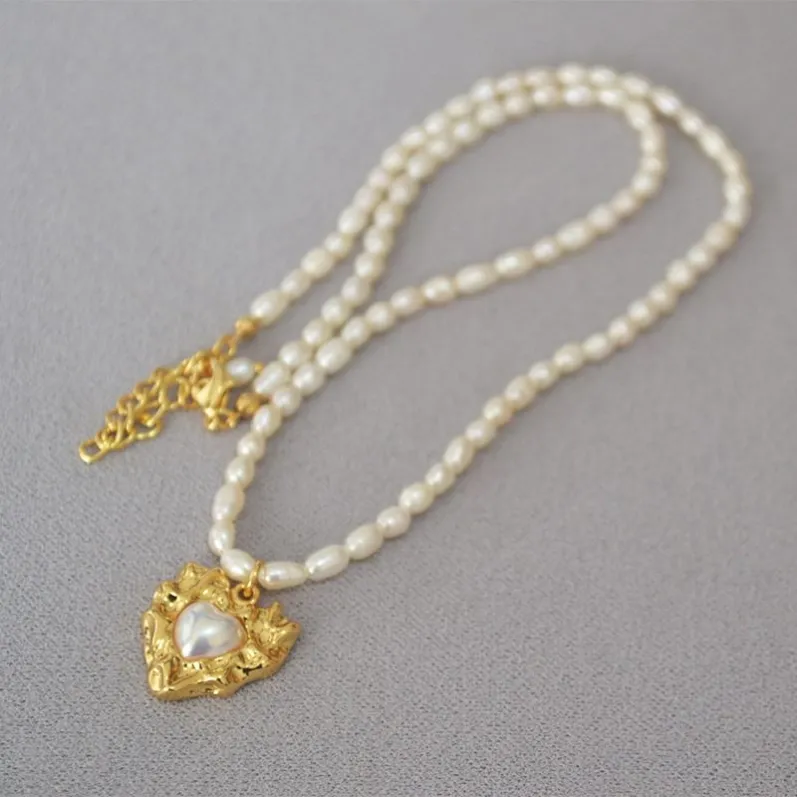 necklaces_heart_pearl_01.webp
