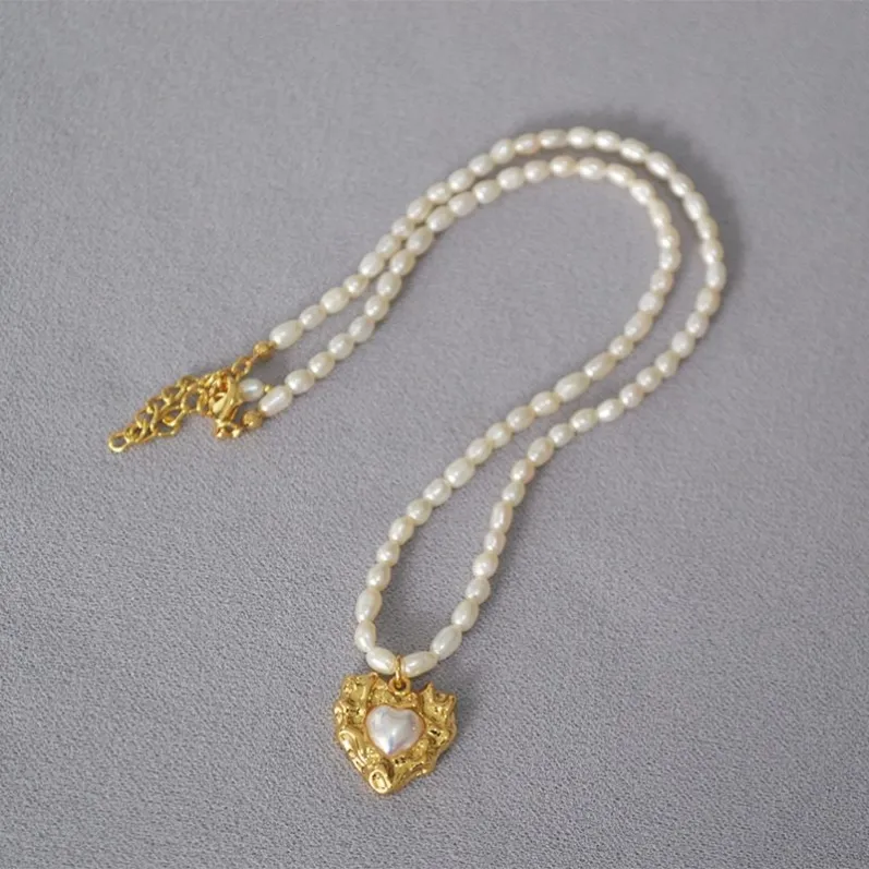 necklaces_heart_pearl_04.webp