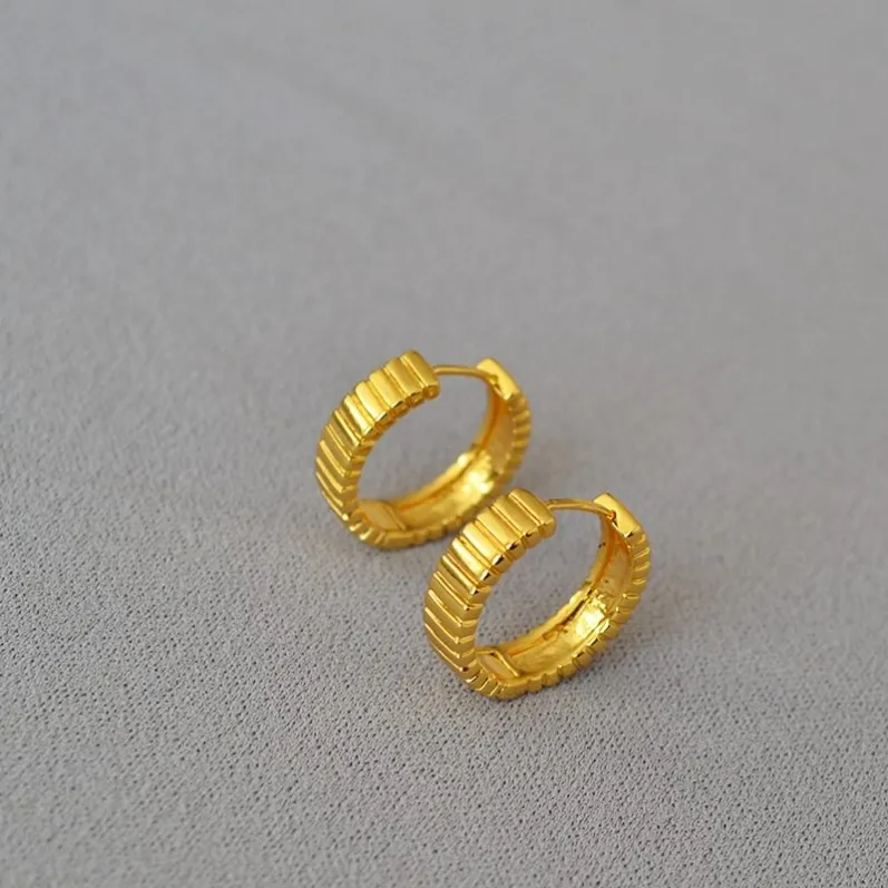 earrings_hoop_fluted_01.webp