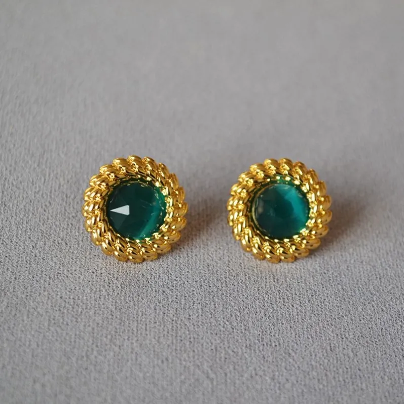 04_earrings_gold_geometric_04.webp