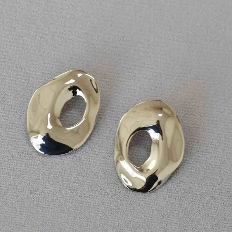 earrings_irregular_metal_03.webp