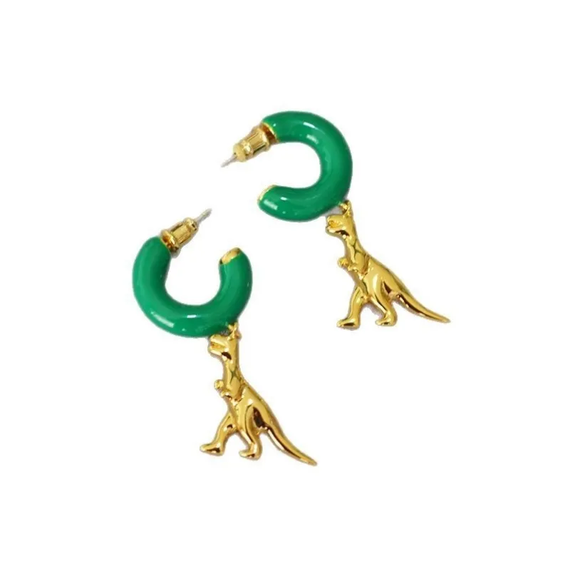 04_earrings_gold_geometric_05.webp