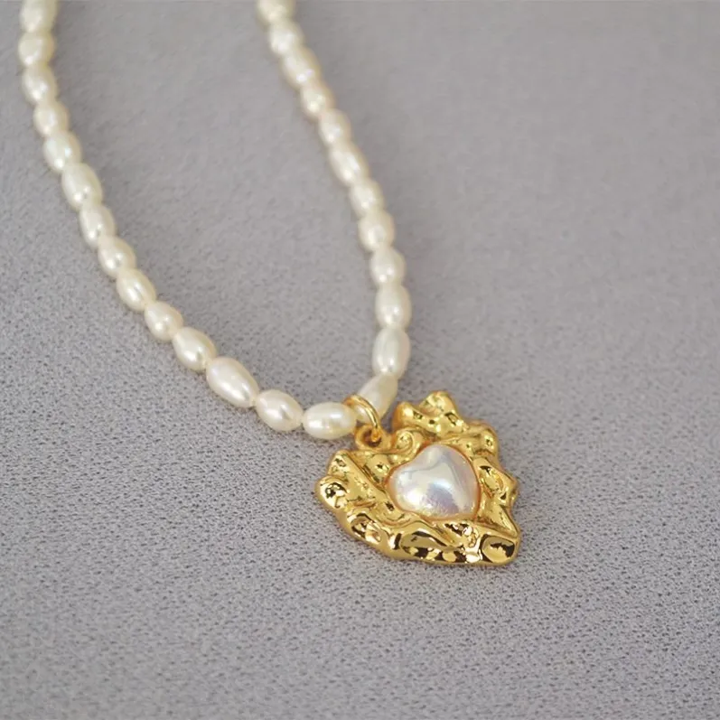 necklaces_heart_pearl_02.webp