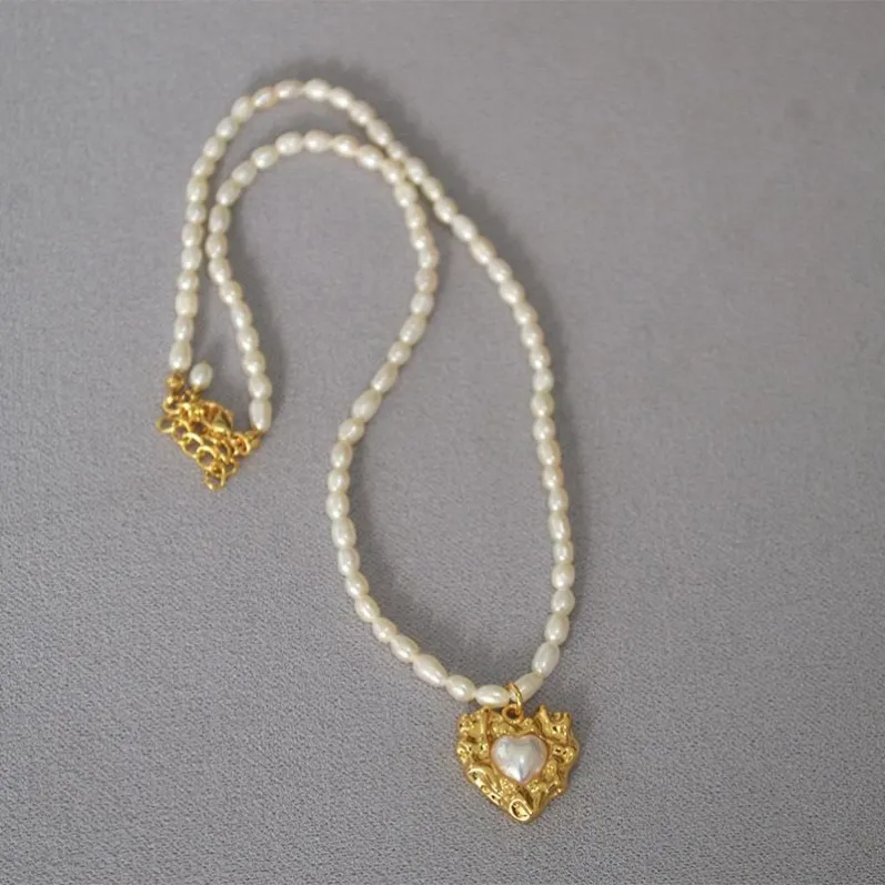 necklaces_heart_pearl_03.webp