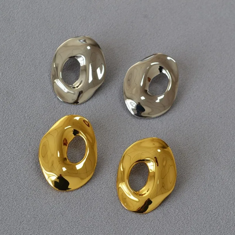 earrings_irregular_metal_01.webp