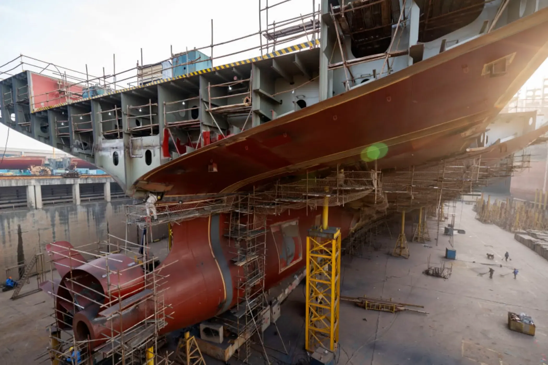 Large scale plate rolling machine for marine shipbuilding and hull sections
