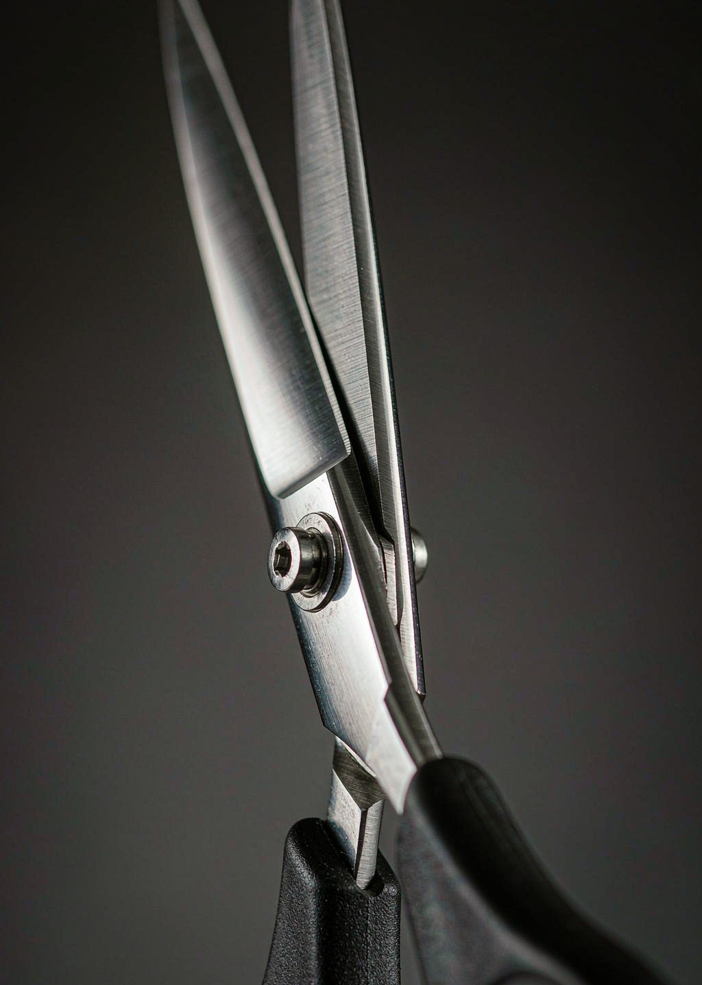 Tailor Shears and Fabric Scissors: Offset Handles, Serration, and a Clean Cut Ev