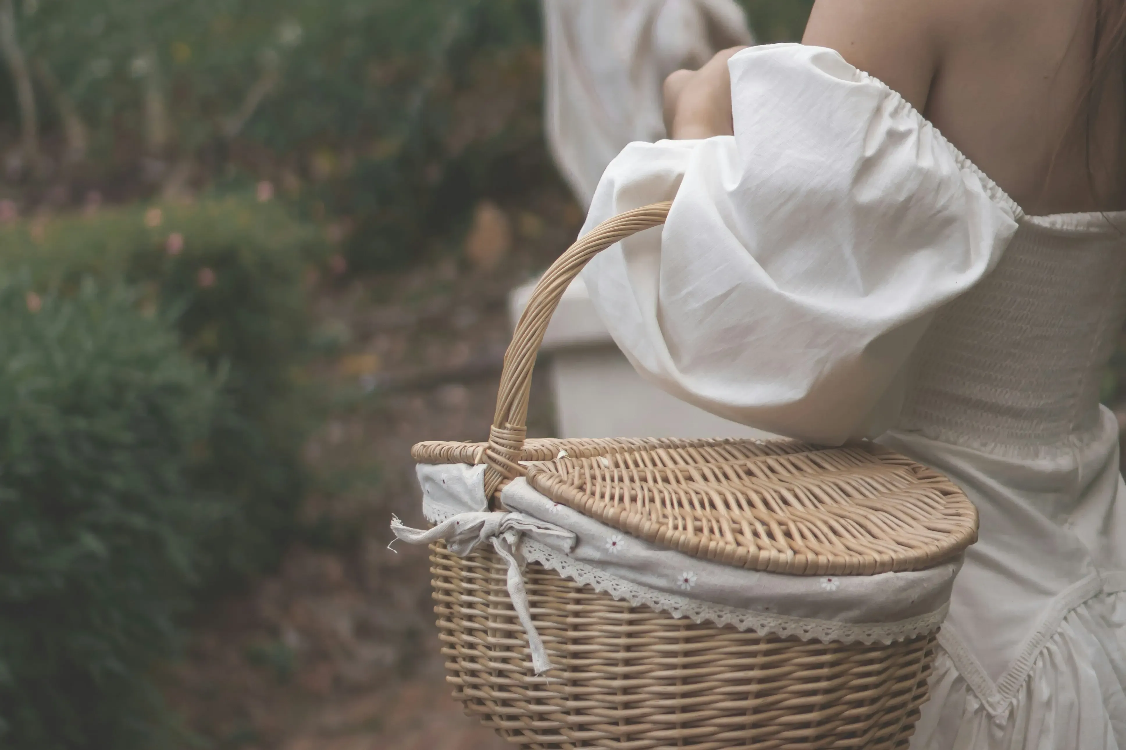 Natural handwoven basket with cotton lining