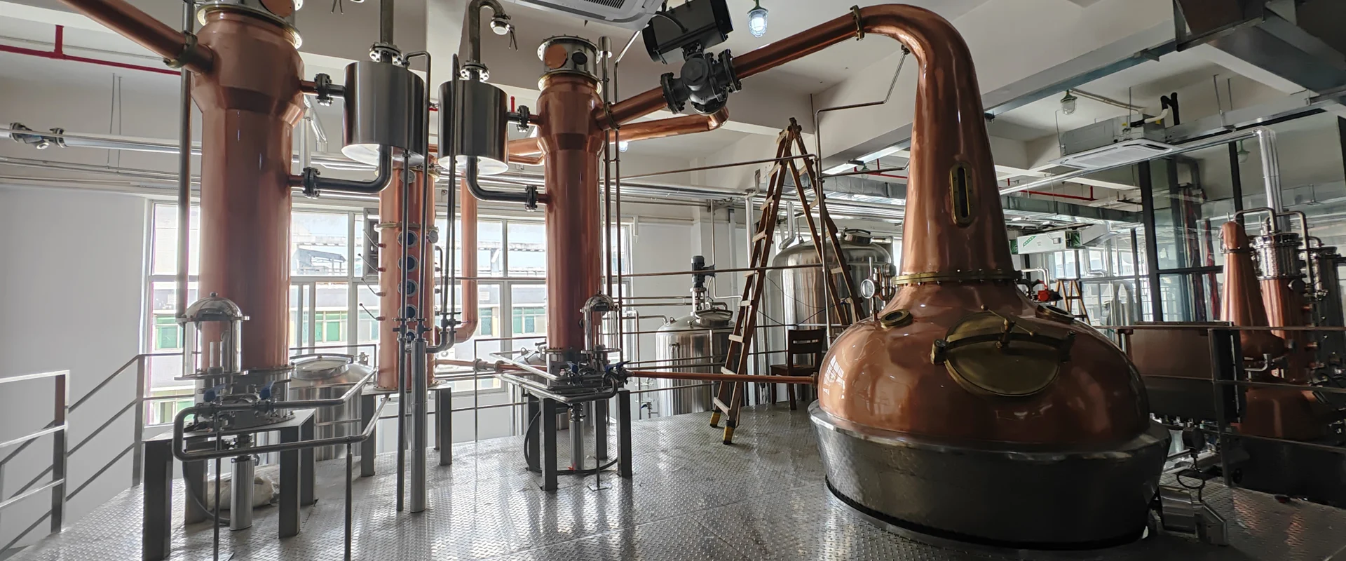 tengodistill-professional-craft-distillery-interior-hero