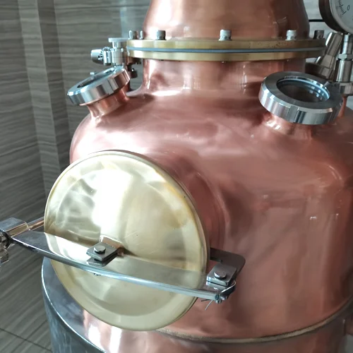 distillation-kettle-glass-manway-and-clamp
