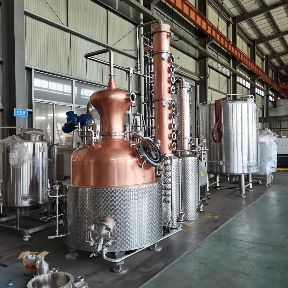 1000l‑red‑copper‑pot‑still‑boiler‑with‑agitator‑motor‑close‑up‑6