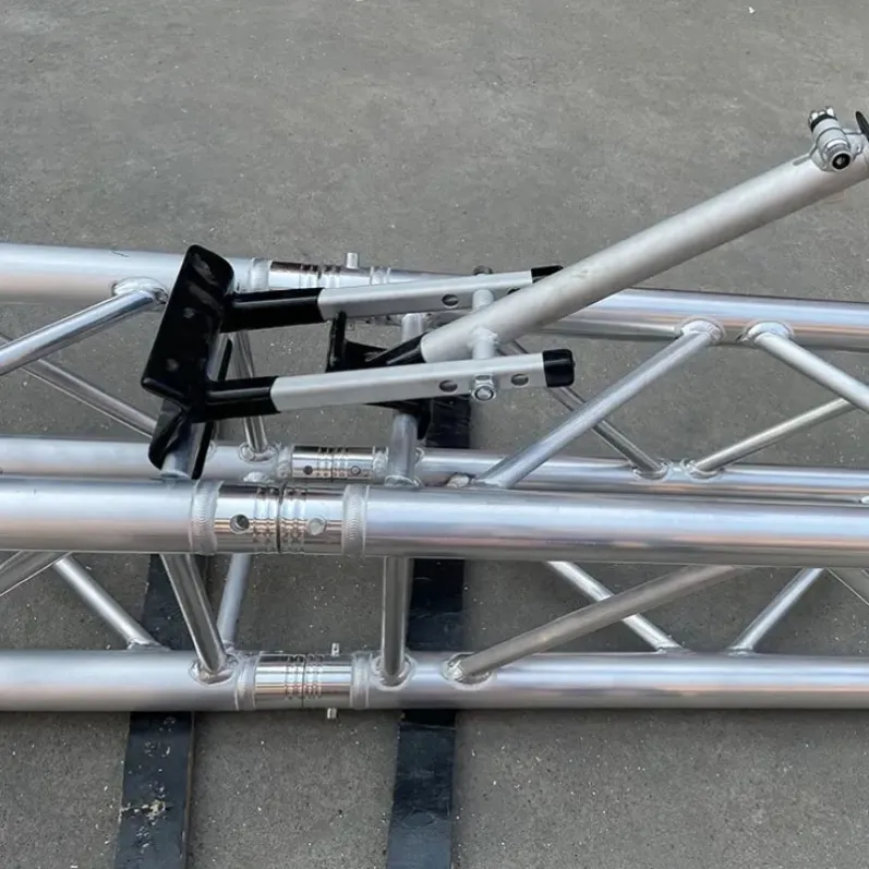 Truss Rigger Hand 02