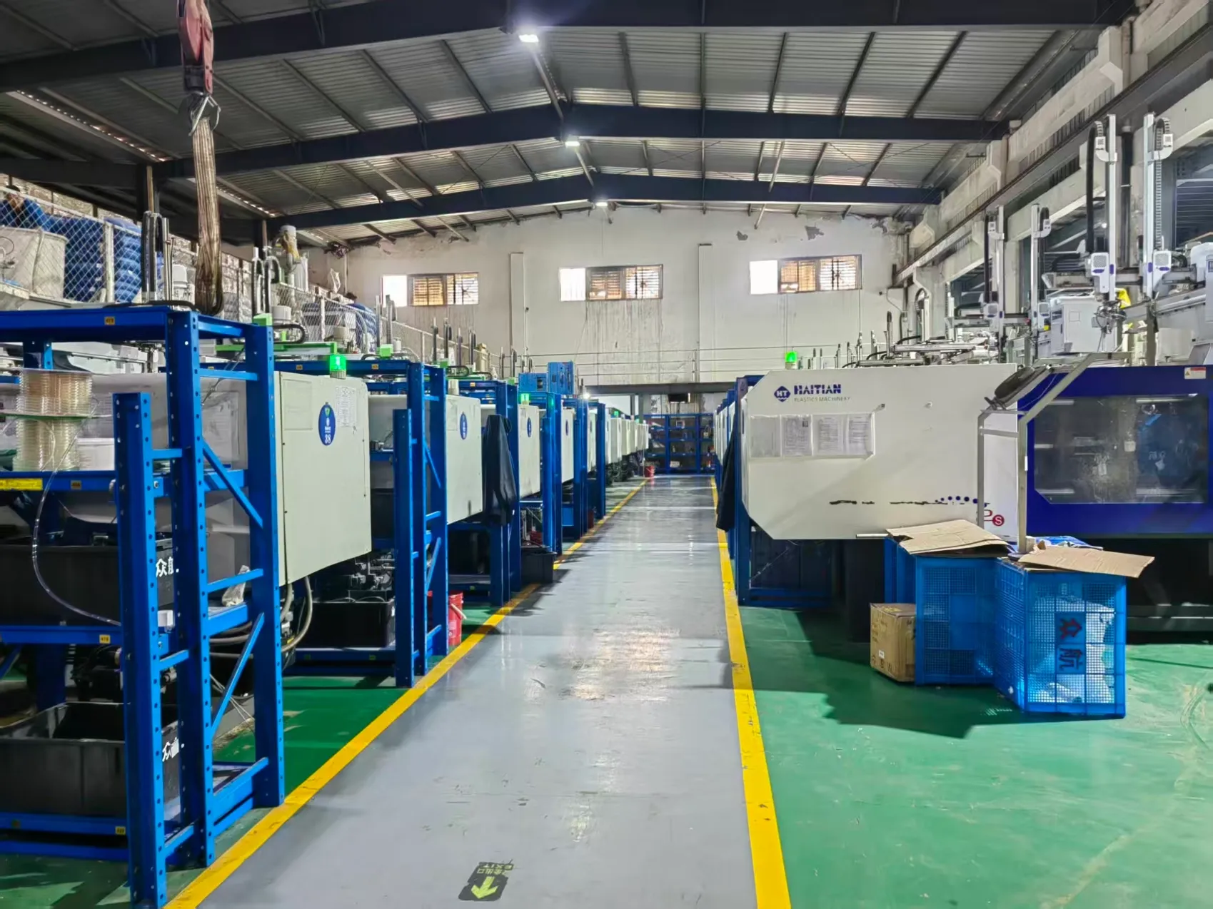 Pet feeder manufacturing workshop assembly line