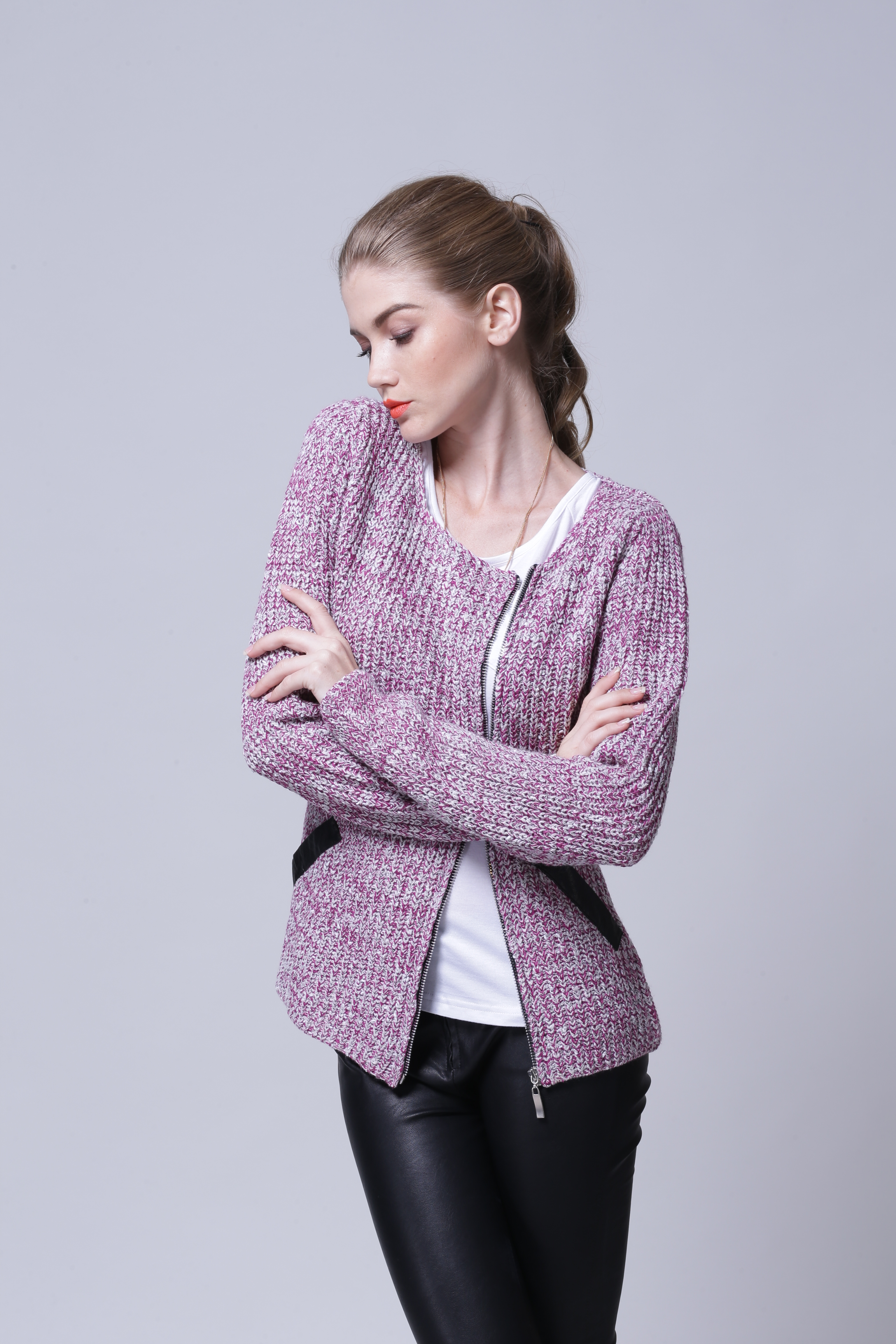 Back view detailing clean hemline on women's knitted cardigan IMC107